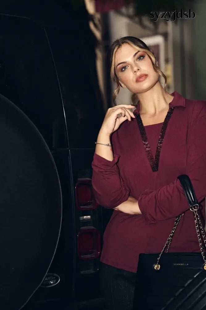 Maglia a maniche lunghe con scollo a V con inserto in paillettes tono su tono BURGUNDY - MAGLIA