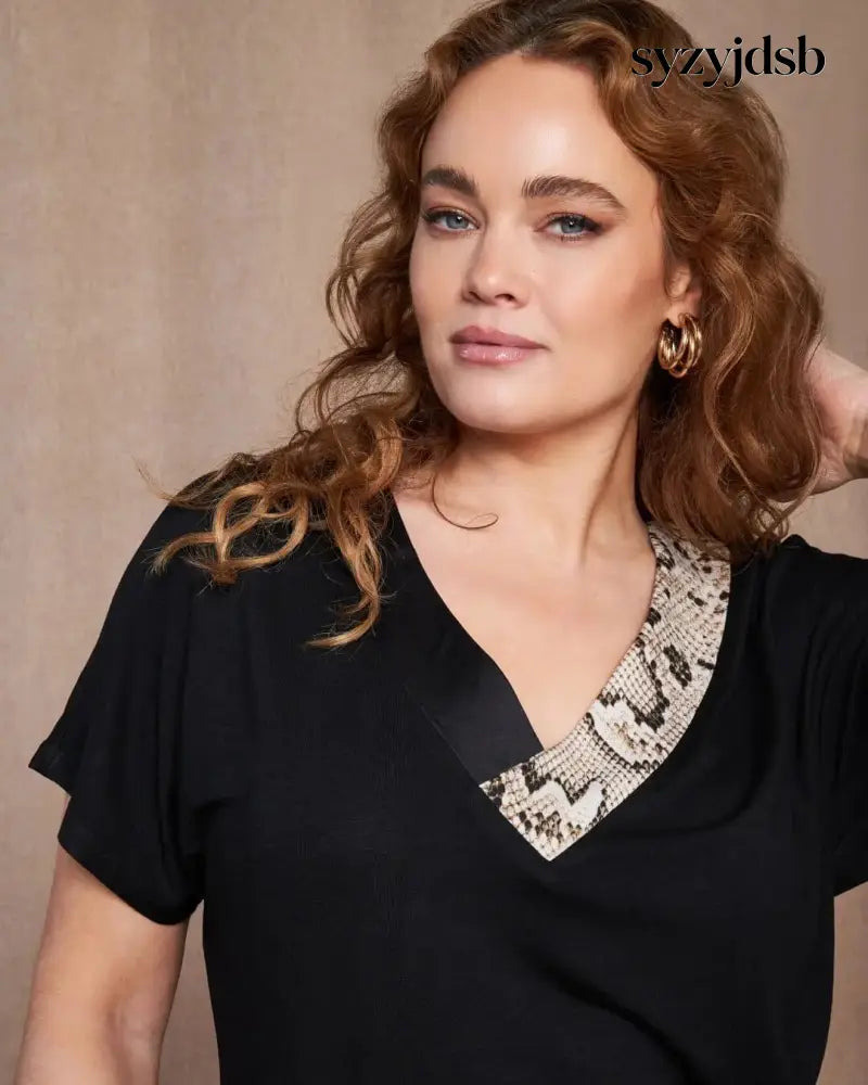 T-shirt kimono in jersey di viscosa elasticizzata con scollo a V con fantasia animalier BLACK - T-SHIRT